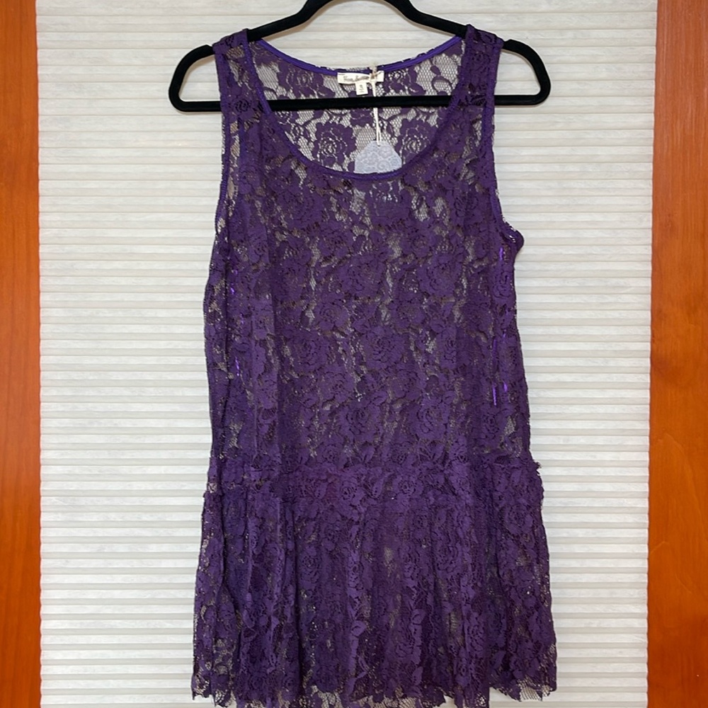 NWT sheer, purple rose lace tank top with ruffle bottom size medium P2P 17in